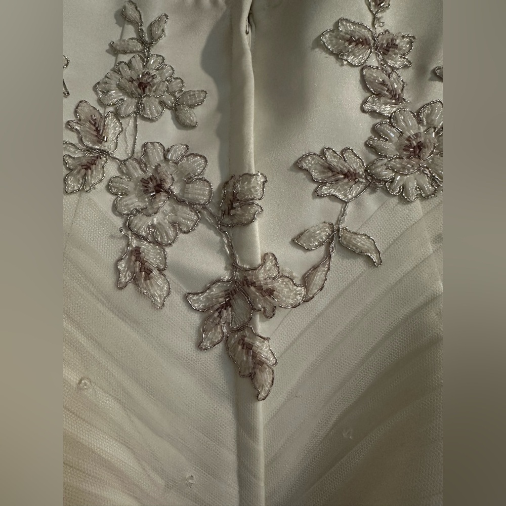 David’s bridal Ivory beaded wedding dress size 6